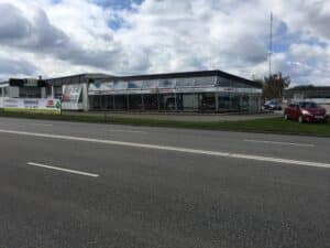Gratis øl og vand samt pølser ved Aunetto Herning åbenhus